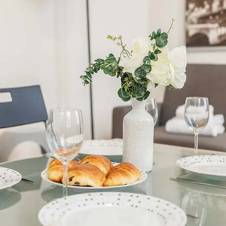 Lovely Near Eiffel Tower * Paříž