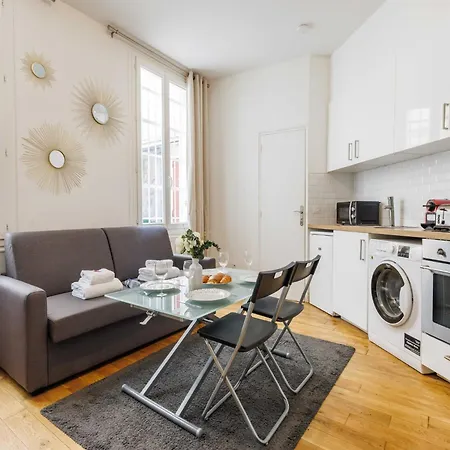 Lovely Near Eiffel Tower Apartmán